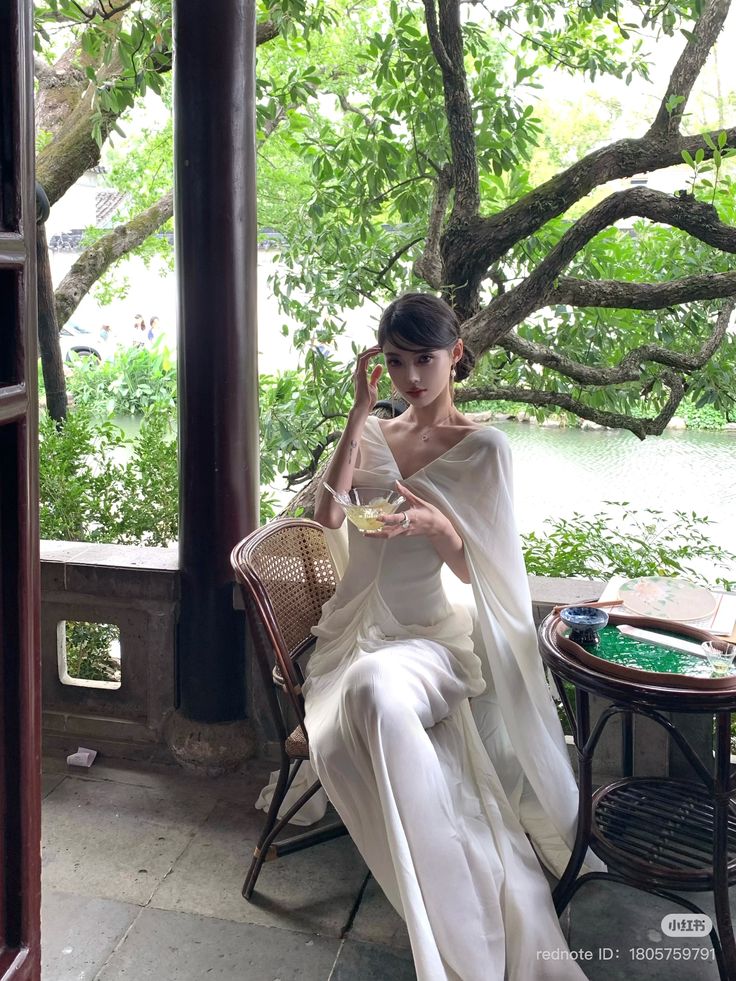 Bạn Đời Tôi Là Một Sắc Hồ